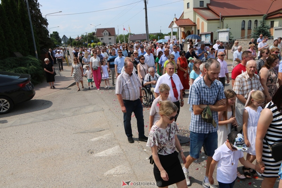 Boże Ciało 2024 na Stacji w Ostrołęce: Uroczysta procesja ulicami osiedla [30.05.2024]] - zdjęcie #45 - eOstroleka.pl