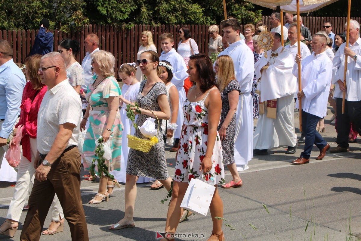 Boże Ciało 2024 na Stacji w Ostrołęce: Uroczysta procesja ulicami osiedla [30.05.2024]] - zdjęcie #42 - eOstroleka.pl
