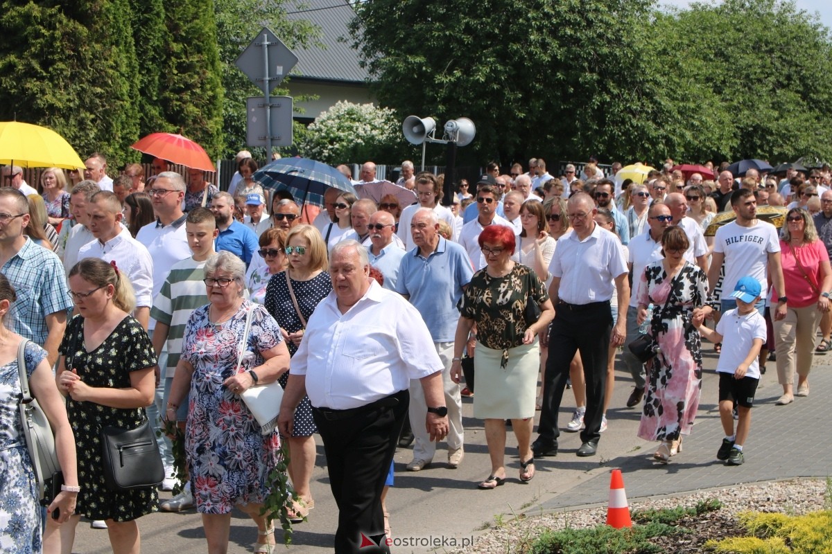 Boże Ciało 2024 na Stacji w Ostrołęce: Uroczysta procesja ulicami osiedla [30.05.2024]] - zdjęcie #36 - eOstroleka.pl