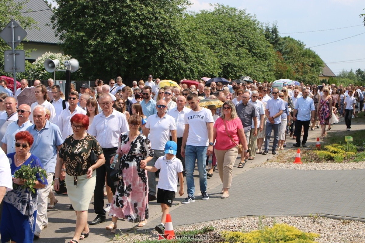 Boże Ciało 2024 na Stacji w Ostrołęce: Uroczysta procesja ulicami osiedla [30.05.2024]] - zdjęcie #34 - eOstroleka.pl