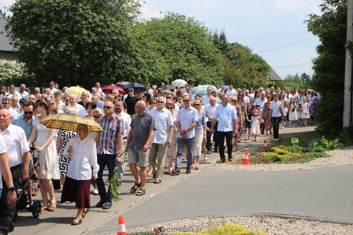 Boże Ciało 2024 na Stacji w Ostrołęce: Uroczysta procesja ulicami osiedla [30.05.2024]] - zdjęcie #31 - eOstroleka.pl