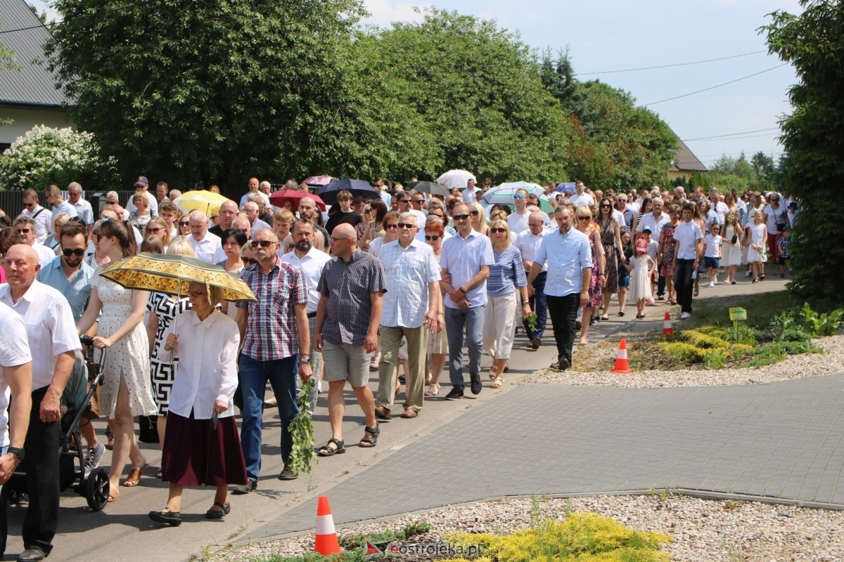 Boże Ciało 2024 na Stacji w Ostrołęce: Uroczysta procesja ulicami osiedla [30.05.2024]] - zdjęcie #30 - eOstroleka.pl