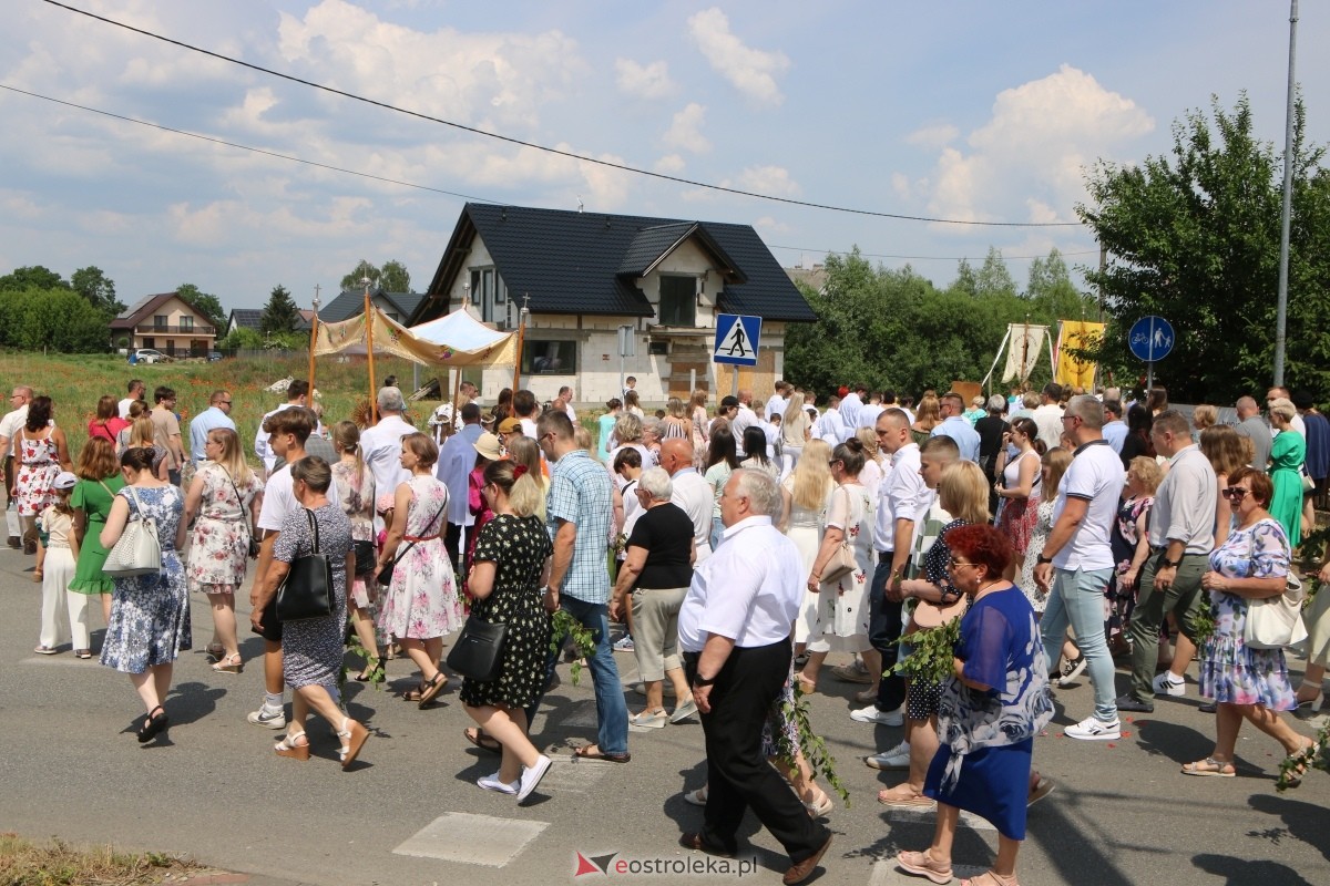 Boże Ciało 2024 na Stacji w Ostrołęce: Uroczysta procesja ulicami osiedla [30.05.2024]] - zdjęcie #26 - eOstroleka.pl