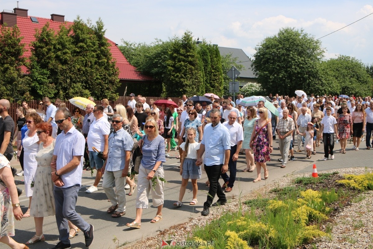 Boże Ciało 2024 na Stacji w Ostrołęce: Uroczysta procesja ulicami osiedla [30.05.2024]] - zdjęcie #23 - eOstroleka.pl