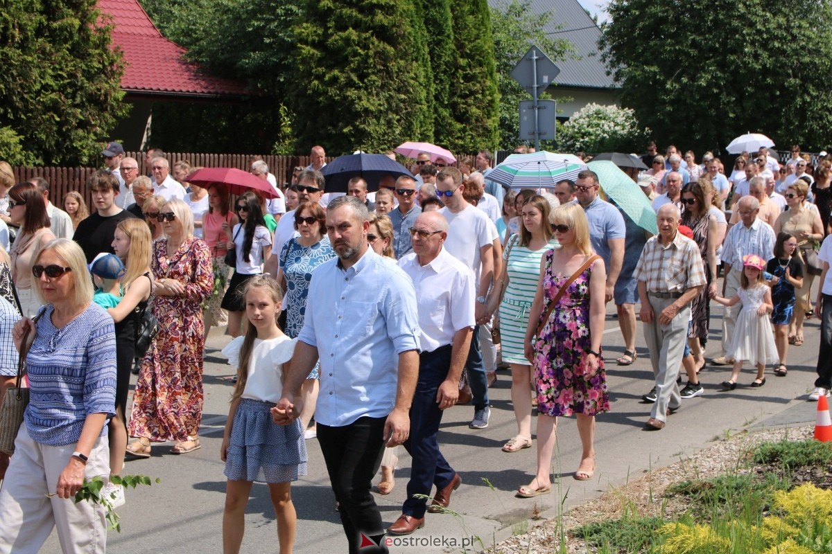 Boże Ciało 2024 na Stacji w Ostrołęce: Uroczysta procesja ulicami osiedla [30.05.2024]] - zdjęcie #22 - eOstroleka.pl