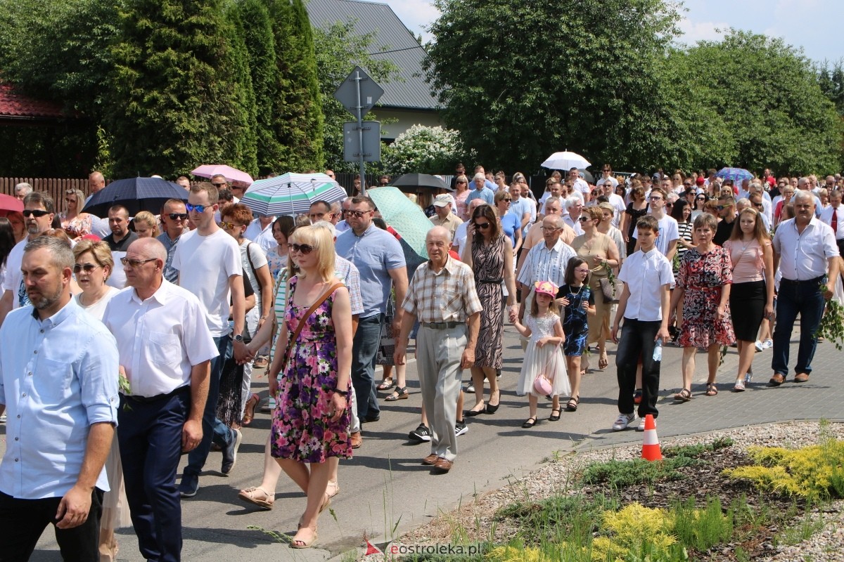 Boże Ciało 2024 na Stacji w Ostrołęce: Uroczysta procesja ulicami osiedla [30.05.2024]] - zdjęcie #21 - eOstroleka.pl