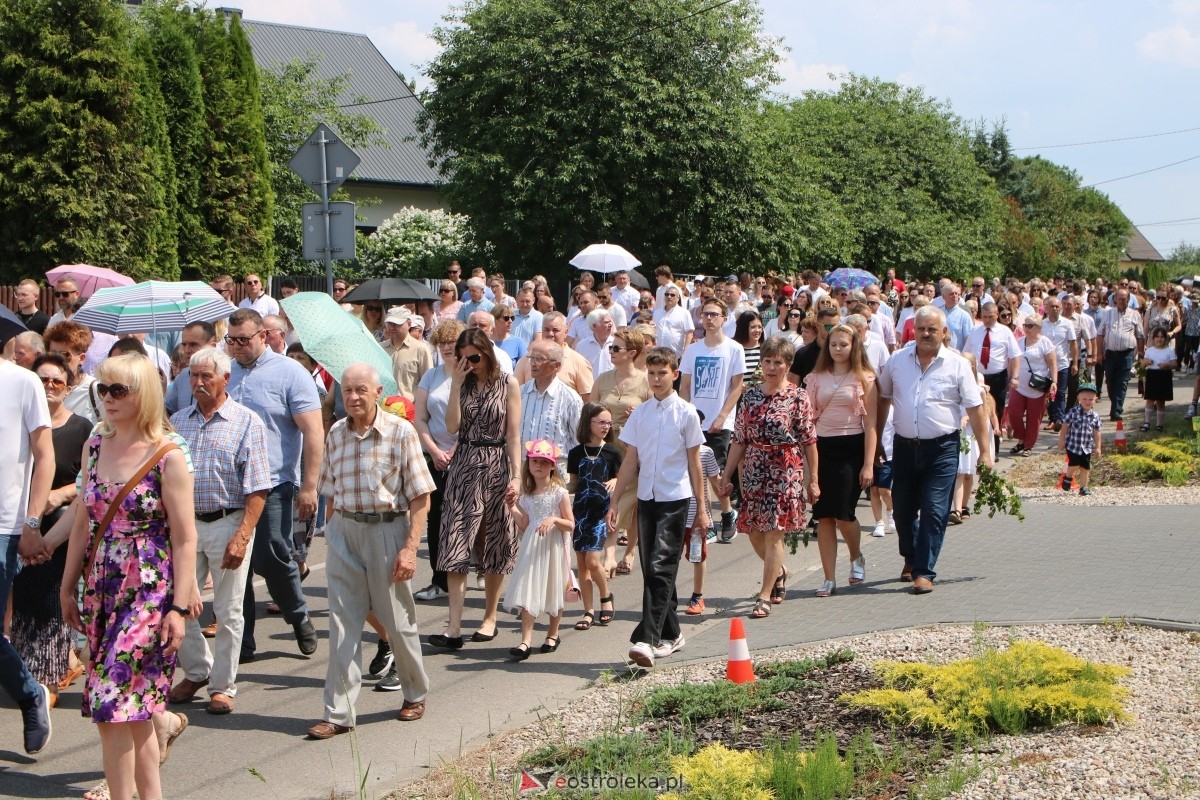 Boże Ciało 2024 na Stacji w Ostrołęce: Uroczysta procesja ulicami osiedla [30.05.2024]] - zdjęcie #20 - eOstroleka.pl