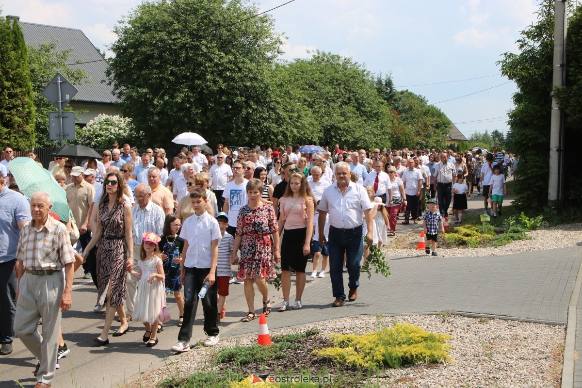 Boże Ciało 2024 na Stacji w Ostrołęce: Uroczysta procesja ulicami osiedla [30.05.2024]] - zdjęcie #19 - eOstroleka.pl