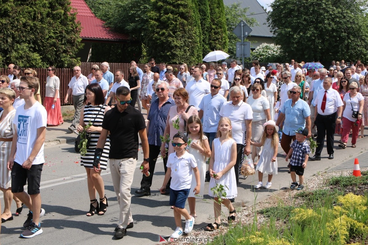 Boże Ciało 2024 na Stacji w Ostrołęce: Uroczysta procesja ulicami osiedla [30.05.2024]] - zdjęcie #14 - eOstroleka.pl
