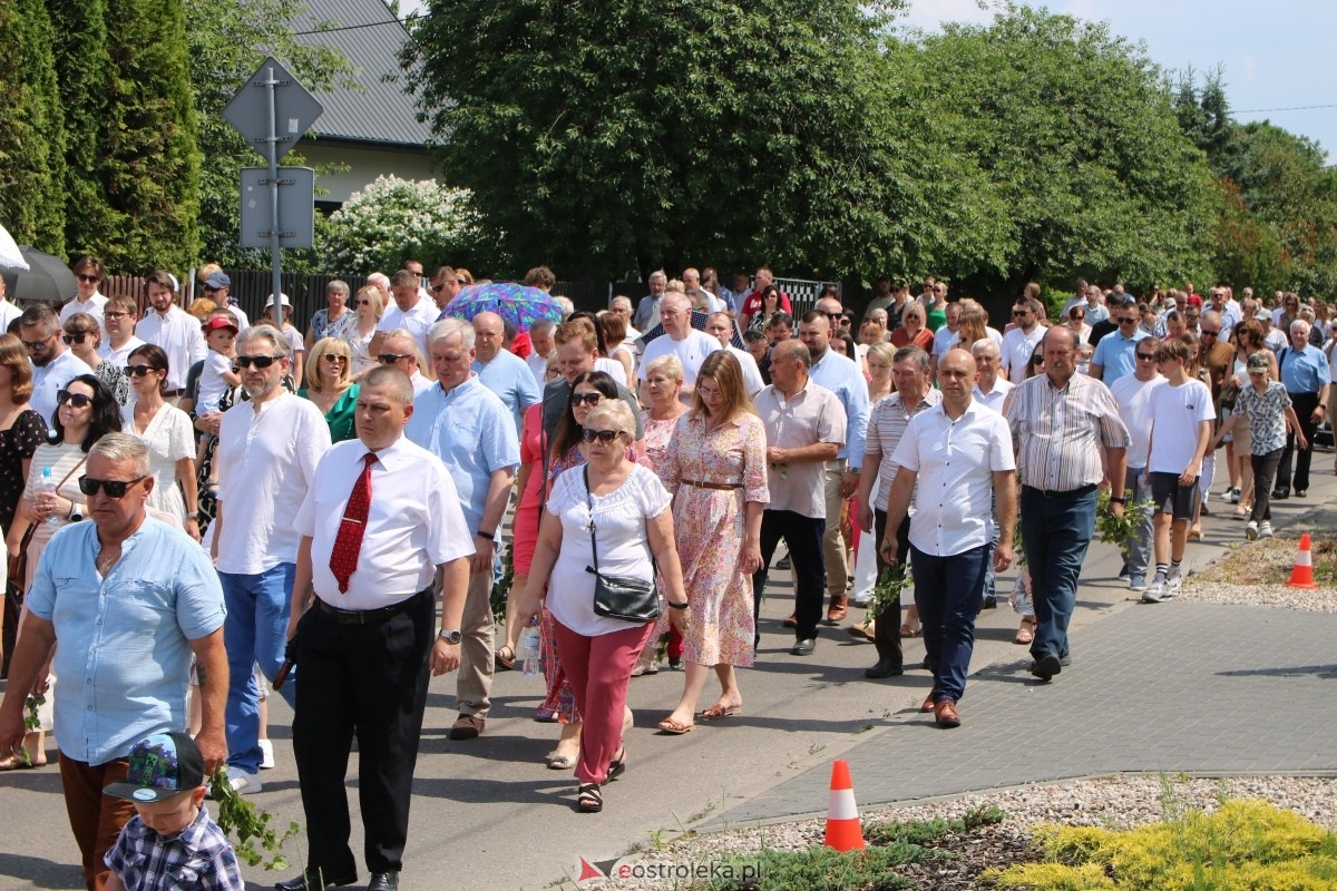 Boże Ciało 2024 na Stacji w Ostrołęce: Uroczysta procesja ulicami osiedla [30.05.2024]] - zdjęcie #12 - eOstroleka.pl