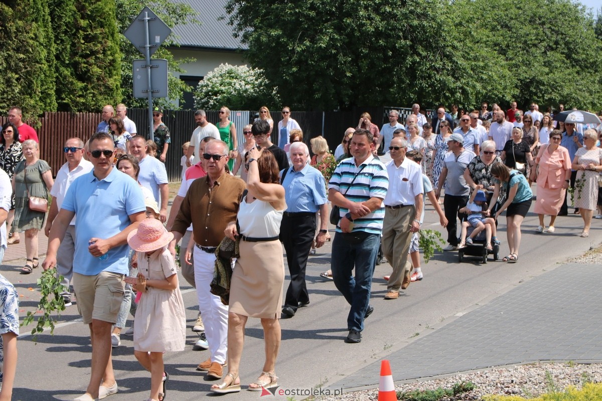 Boże Ciało 2024 na Stacji w Ostrołęce: Uroczysta procesja ulicami osiedla [30.05.2024]] - zdjęcie #3 - eOstroleka.pl