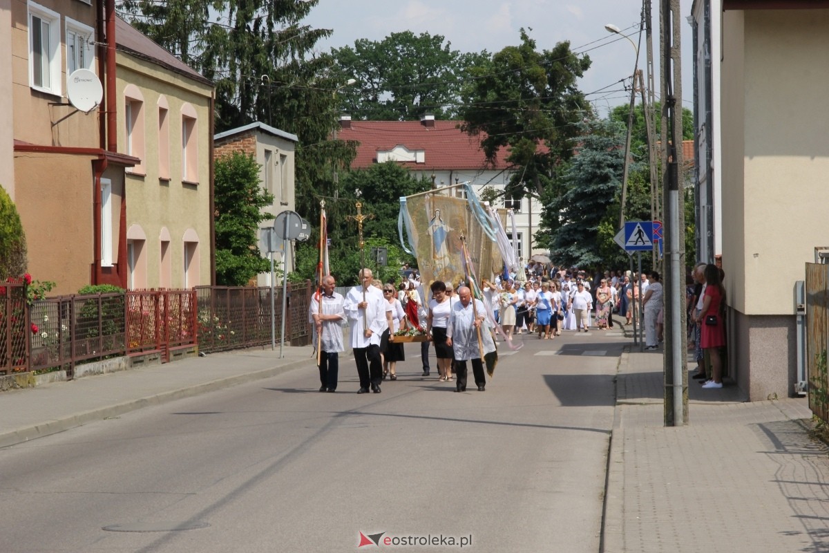 Boże Ciało 2024: Procesja w kościele pw. Nawiedzenia NMP w Ostrołęce [30.05.2024] - zdjęcie #171 - eOstroleka.pl