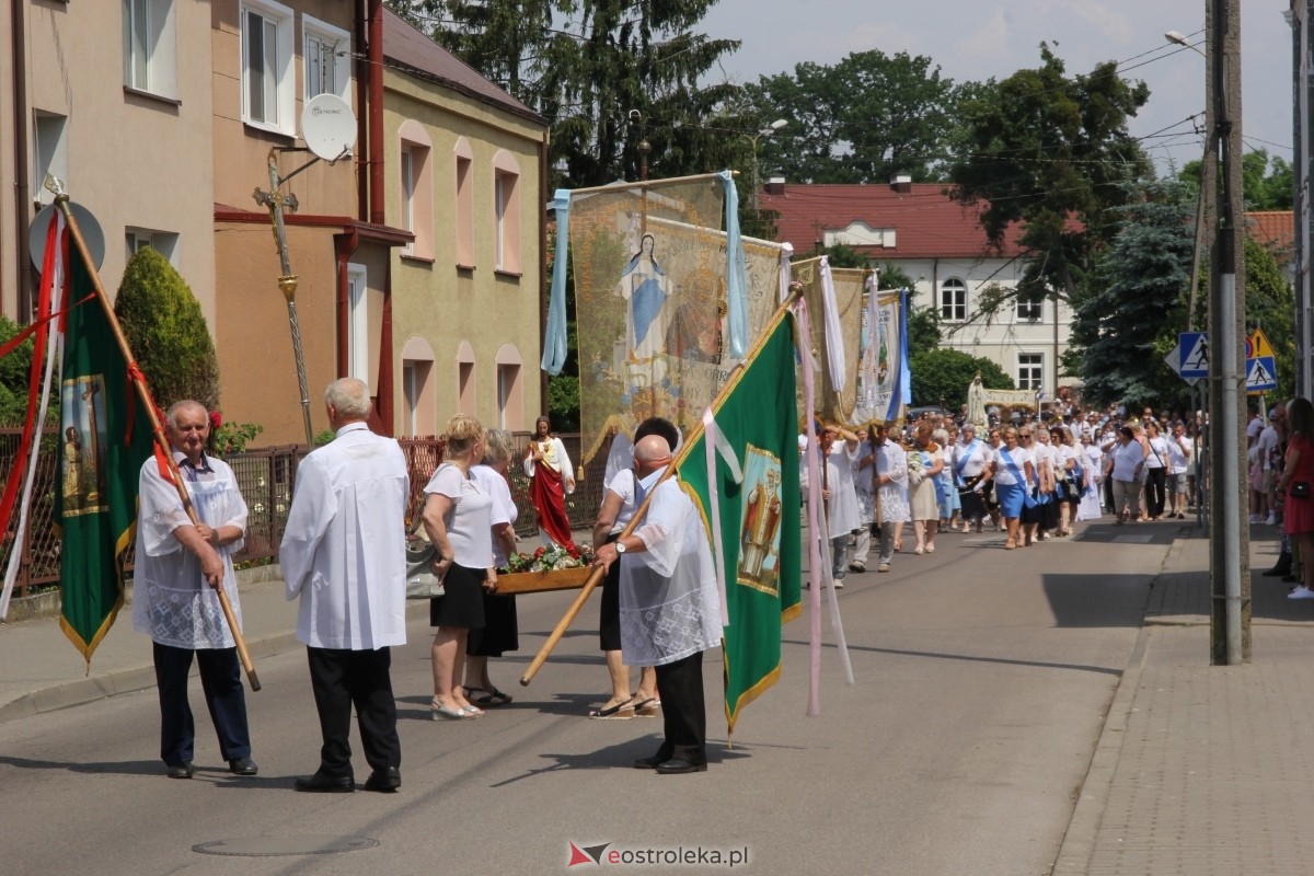 Boże Ciało 2024: Procesja w kościele pw. Nawiedzenia NMP w Ostrołęce [30.05.2024] - zdjęcie #168 - eOstroleka.pl