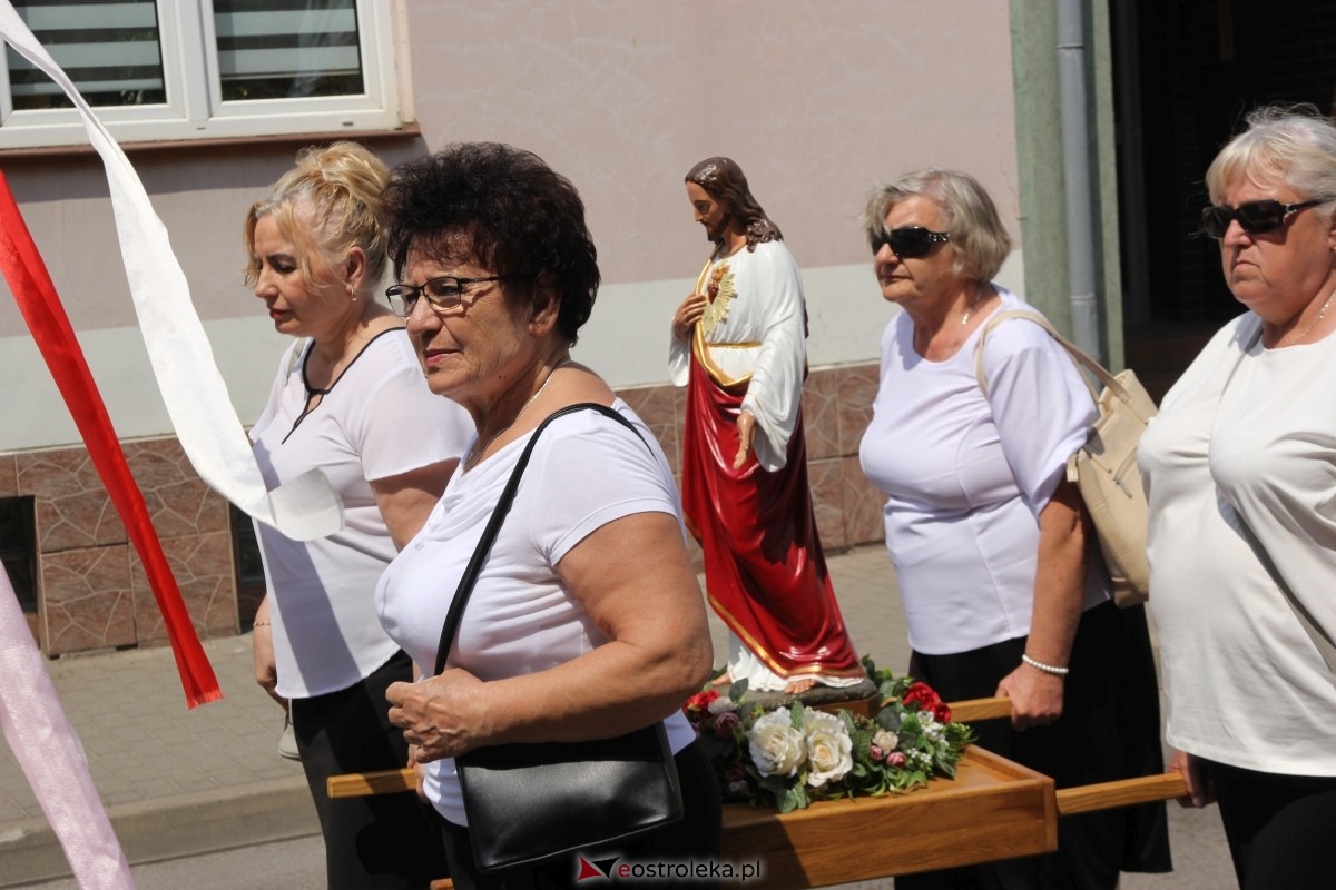 Boże Ciało 2024: Procesja w kościele pw. Nawiedzenia NMP w Ostrołęce [30.05.2024] - zdjęcie #164 - eOstroleka.pl