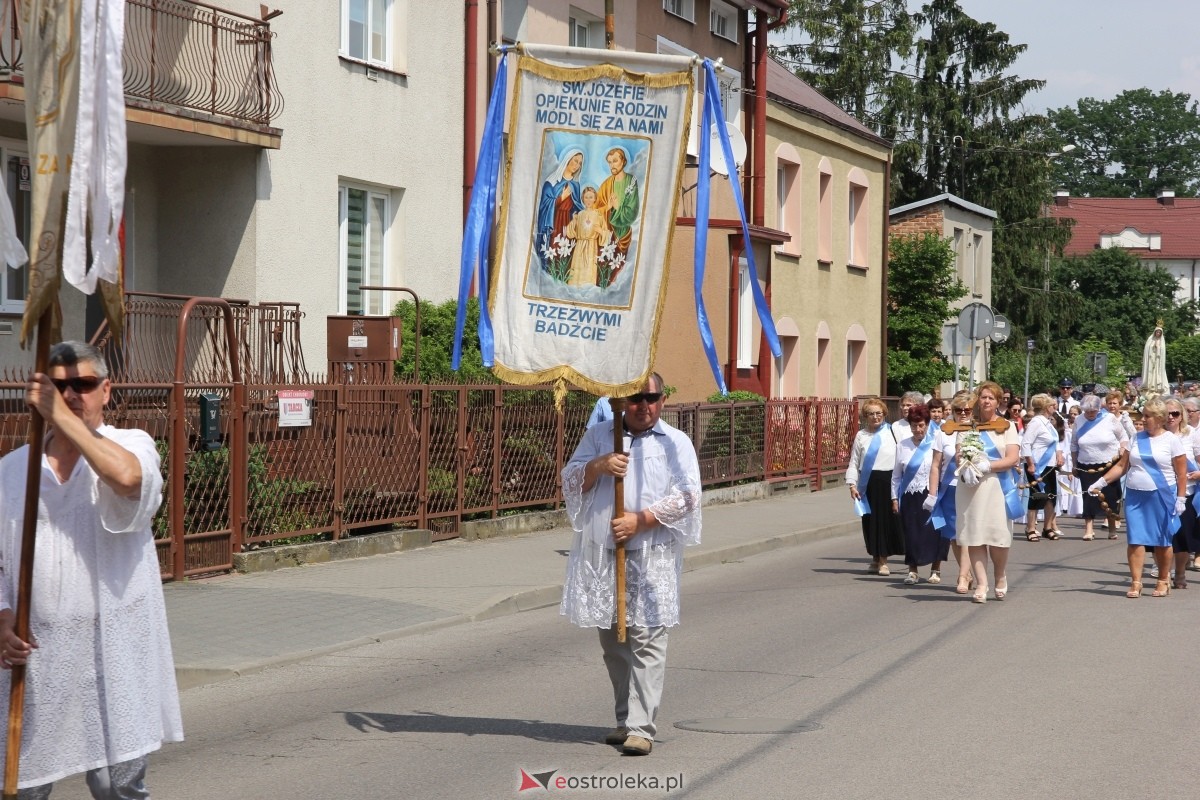 Boże Ciało 2024: Procesja w kościele pw. Nawiedzenia NMP w Ostrołęce [30.05.2024] - zdjęcie #162 - eOstroleka.pl