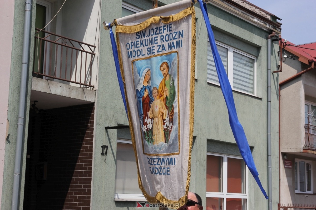 Boże Ciało 2024: Procesja w kościele pw. Nawiedzenia NMP w Ostrołęce [30.05.2024] - zdjęcie #160 - eOstroleka.pl