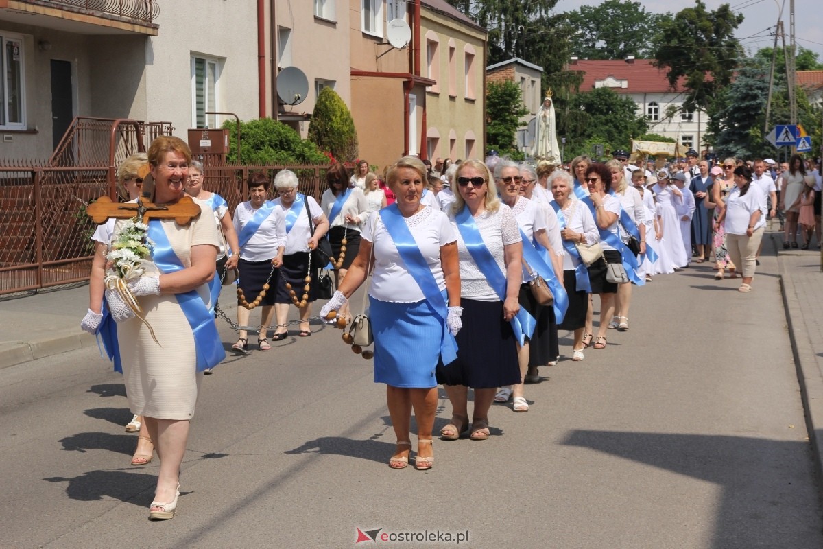 Boże Ciało 2024: Procesja w kościele pw. Nawiedzenia NMP w Ostrołęce [30.05.2024] - zdjęcie #157 - eOstroleka.pl