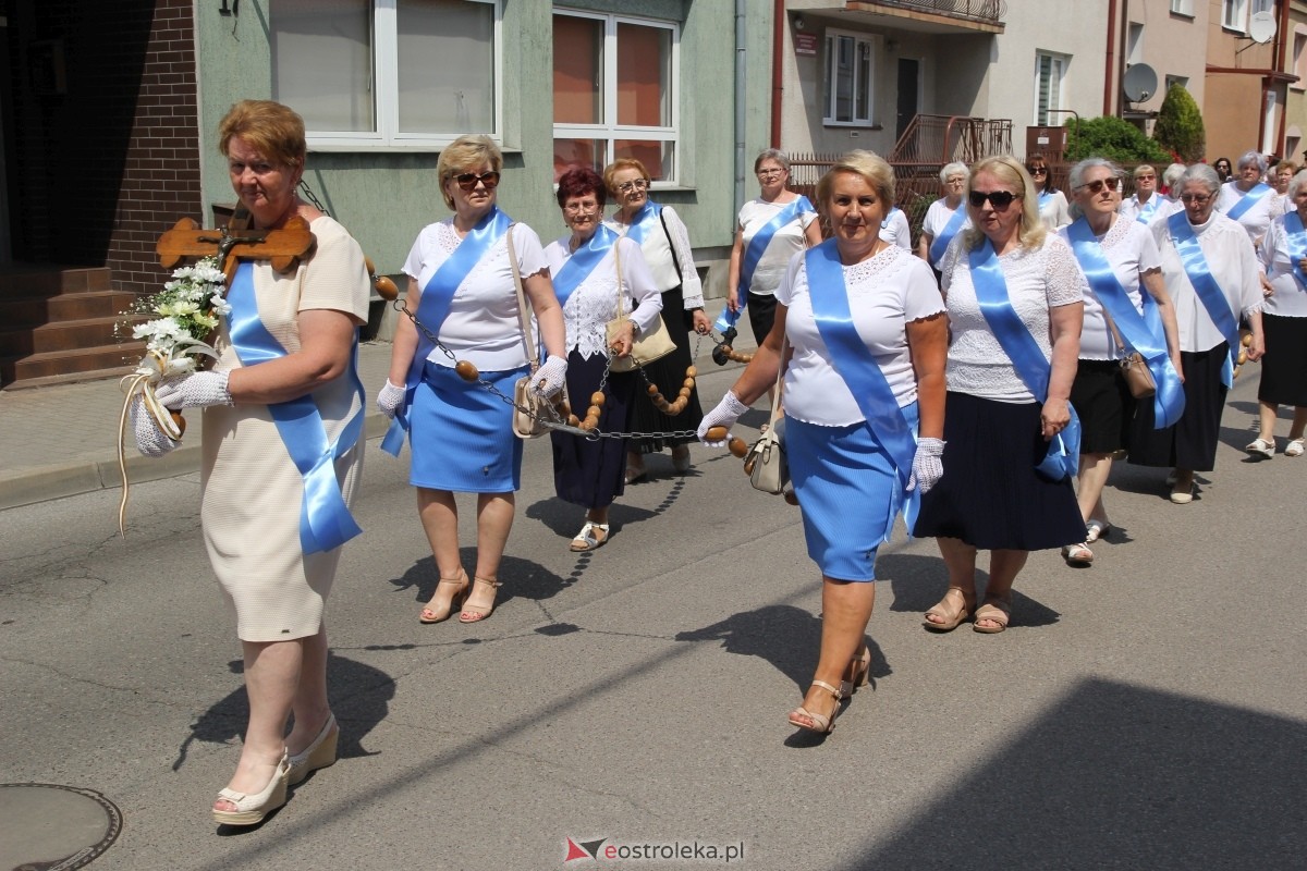Boże Ciało 2024: Procesja w kościele pw. Nawiedzenia NMP w Ostrołęce [30.05.2024] - zdjęcie #155 - eOstroleka.pl