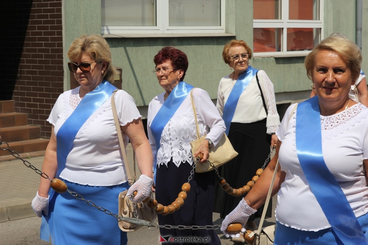 Boże Ciało 2024: Procesja w kościele pw. Nawiedzenia NMP w Ostrołęce [30.05.2024] - zdjęcie #154 - eOstroleka.pl