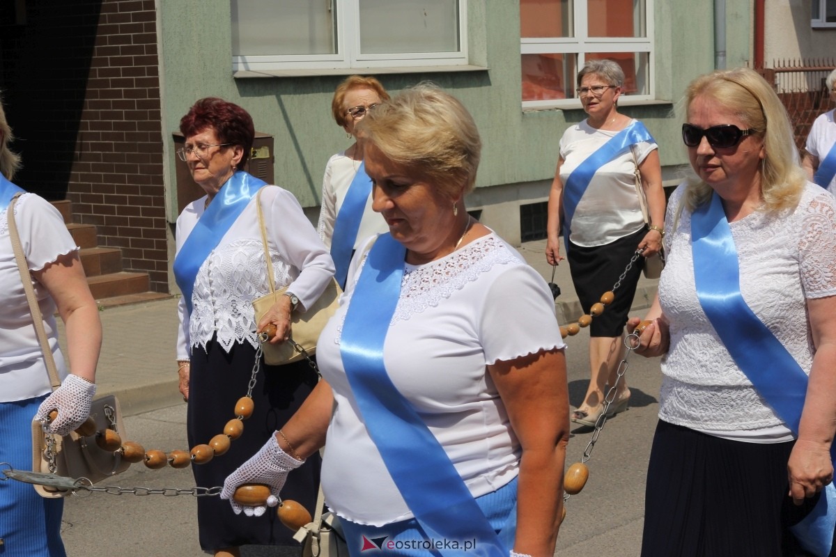 Boże Ciało 2024: Procesja w kościele pw. Nawiedzenia NMP w Ostrołęce [30.05.2024] - zdjęcie #153 - eOstroleka.pl
