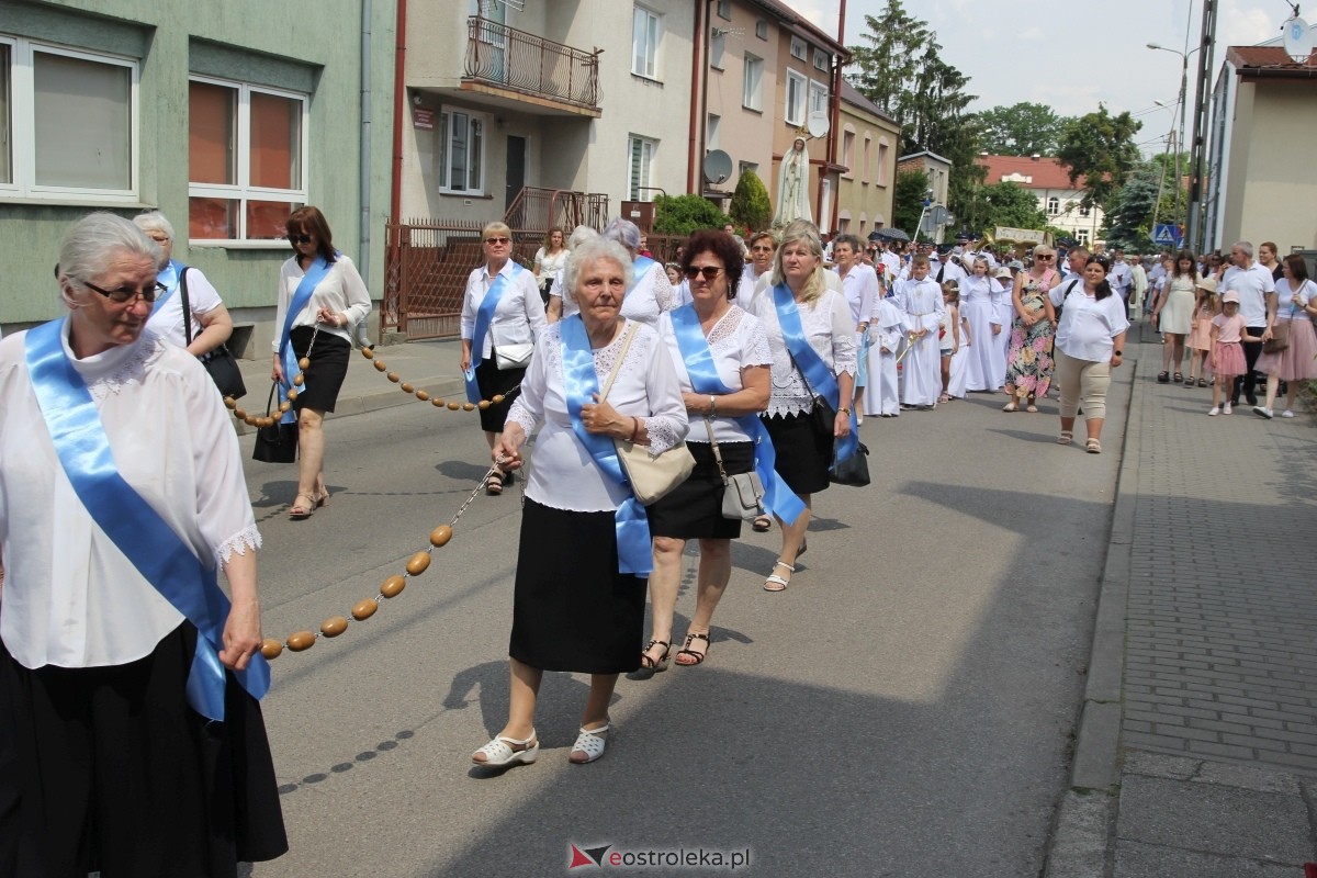 Boże Ciało 2024: Procesja w kościele pw. Nawiedzenia NMP w Ostrołęce [30.05.2024] - zdjęcie #151 - eOstroleka.pl