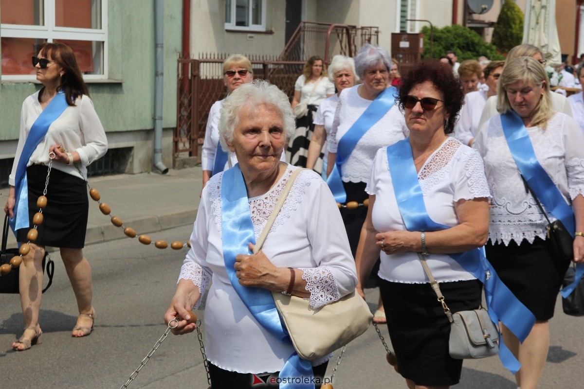 Boże Ciało 2024: Procesja w kościele pw. Nawiedzenia NMP w Ostrołęce [30.05.2024] - zdjęcie #150 - eOstroleka.pl