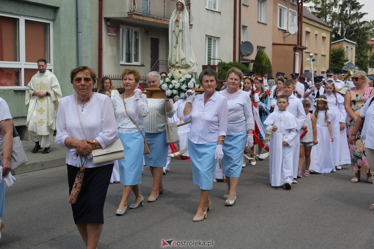 Boże Ciało 2024: Procesja w kościele pw. Nawiedzenia NMP w Ostrołęce [30.05.2024] - zdjęcie #148 - eOstroleka.pl