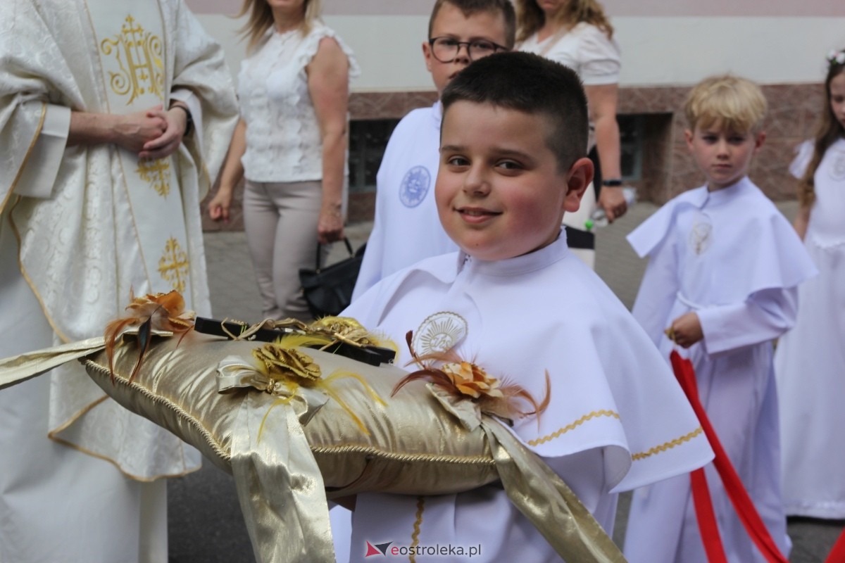 Boże Ciało 2024: Procesja w kościele pw. Nawiedzenia NMP w Ostrołęce [30.05.2024] - zdjęcie #138 - eOstroleka.pl