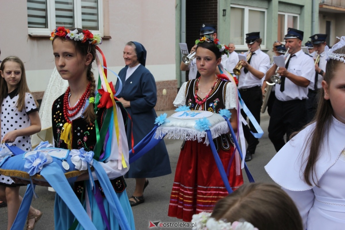 Boże Ciało 2024: Procesja w kościele pw. Nawiedzenia NMP w Ostrołęce [30.05.2024] - zdjęcie #133 - eOstroleka.pl