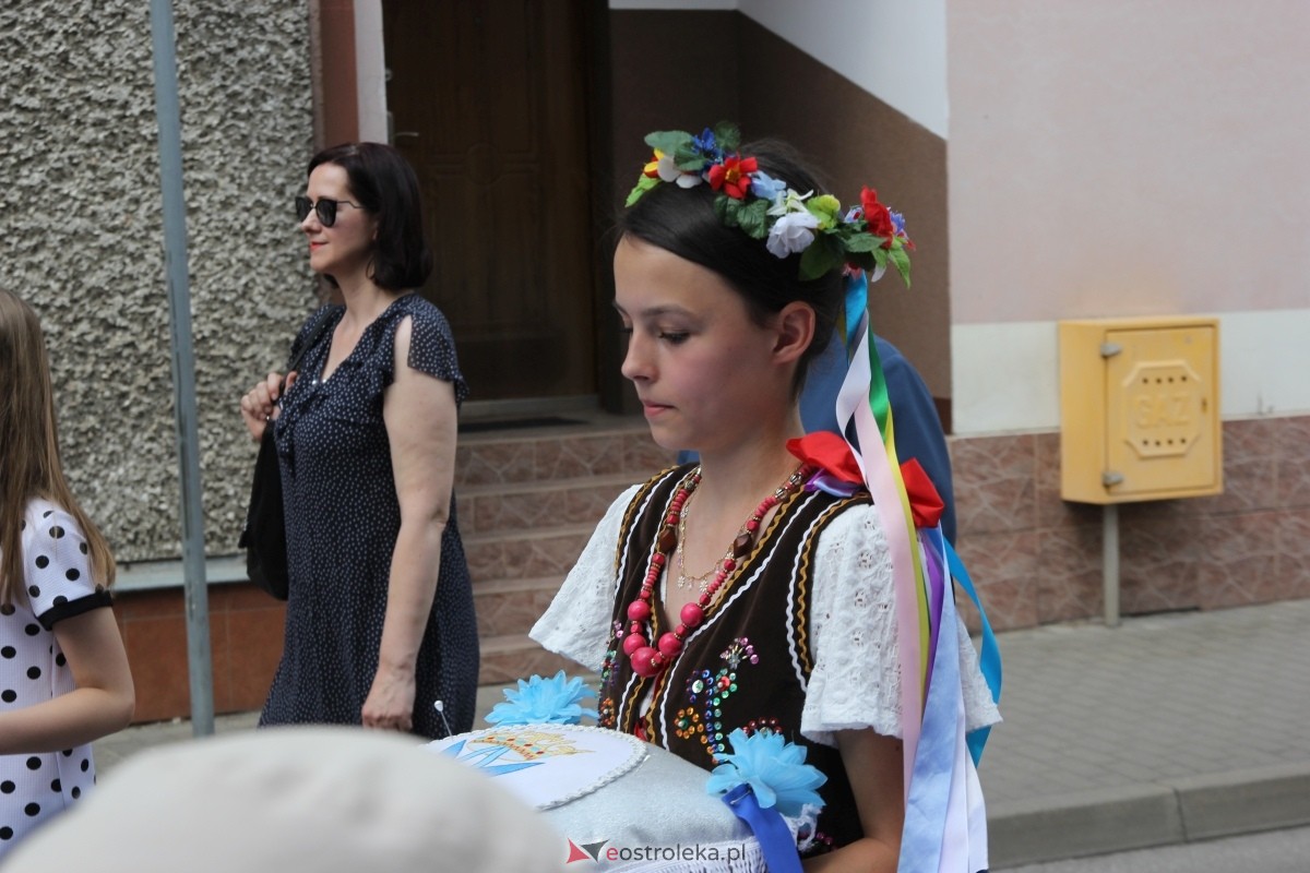 Boże Ciało 2024: Procesja w kościele pw. Nawiedzenia NMP w Ostrołęce [30.05.2024] - zdjęcie #131 - eOstroleka.pl