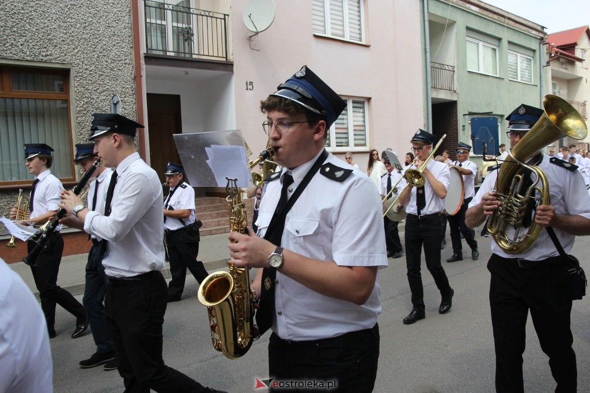 Boże Ciało 2024: Procesja w kościele pw. Nawiedzenia NMP w Ostrołęce [30.05.2024] - zdjęcie #125 - eOstroleka.pl