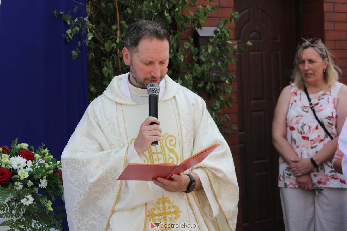 Boże Ciało 2024: Procesja w kościele pw. Nawiedzenia NMP w Ostrołęce [30.05.2024] - zdjęcie #103 - eOstroleka.pl