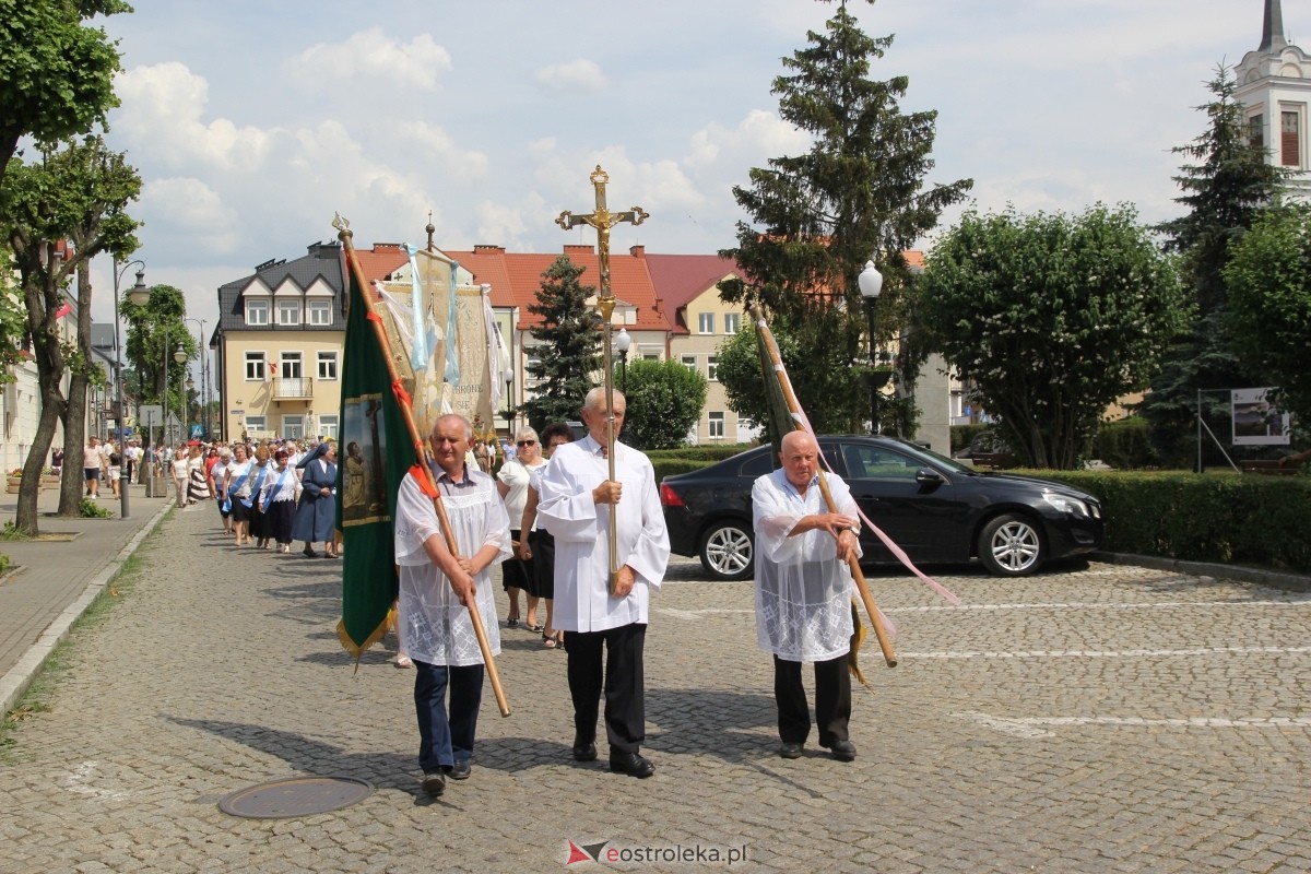 Boże Ciało 2024: Procesja w kościele pw. Nawiedzenia NMP w Ostrołęce [30.05.2024] - zdjęcie #91 - eOstroleka.pl