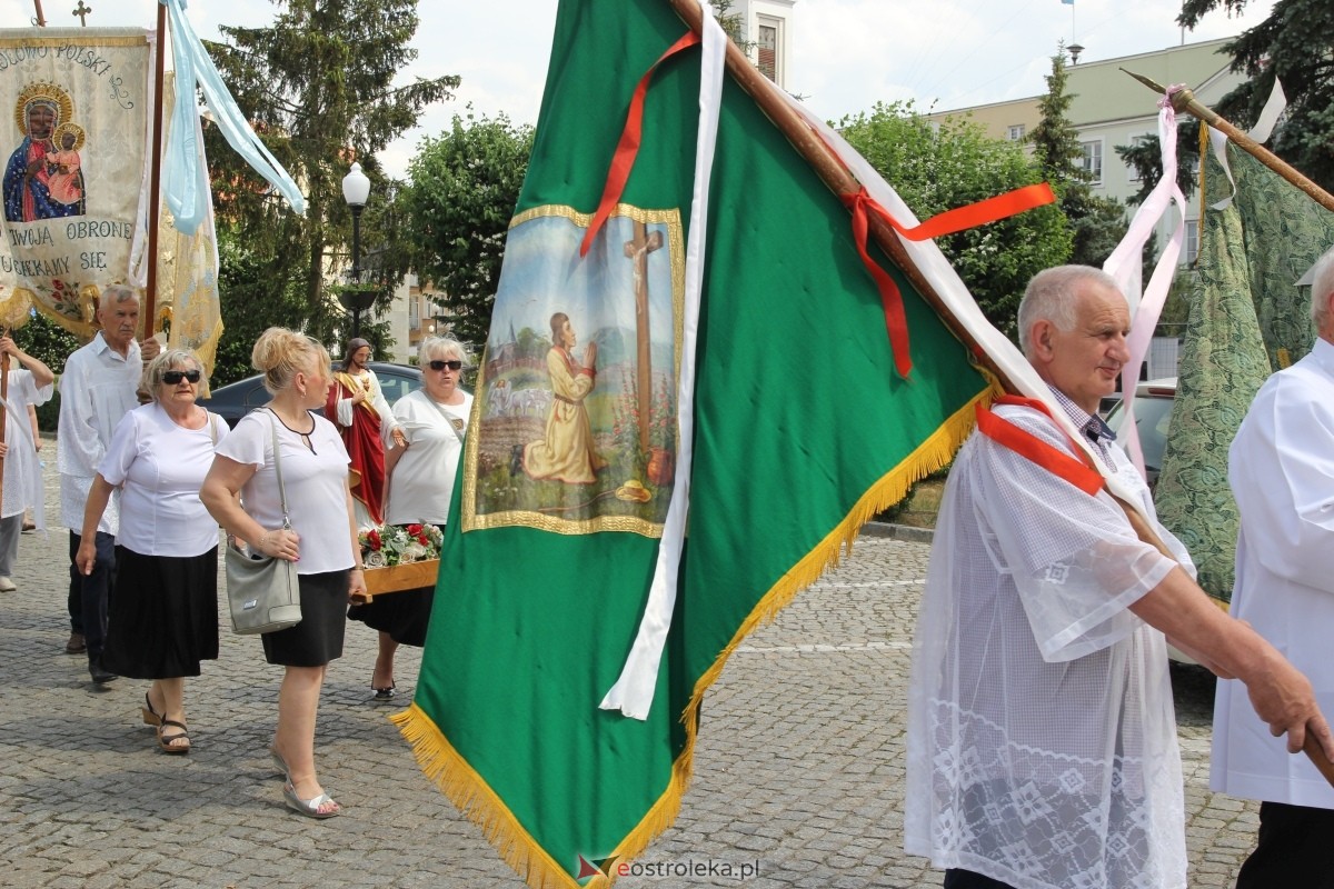Boże Ciało 2024: Procesja w kościele pw. Nawiedzenia NMP w Ostrołęce [30.05.2024] - zdjęcie #124 - eOstroleka.pl