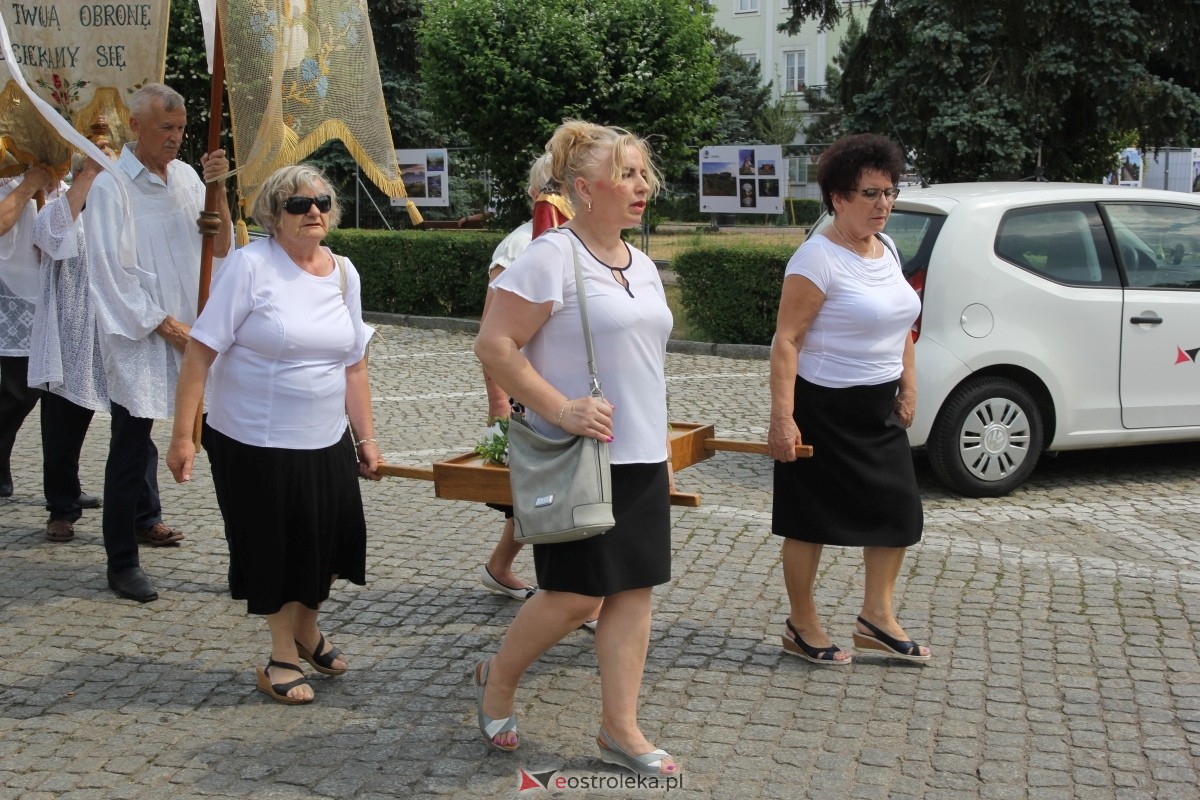 Boże Ciało 2024: Procesja w kościele pw. Nawiedzenia NMP w Ostrołęce [30.05.2024] - zdjęcie #120 - eOstroleka.pl