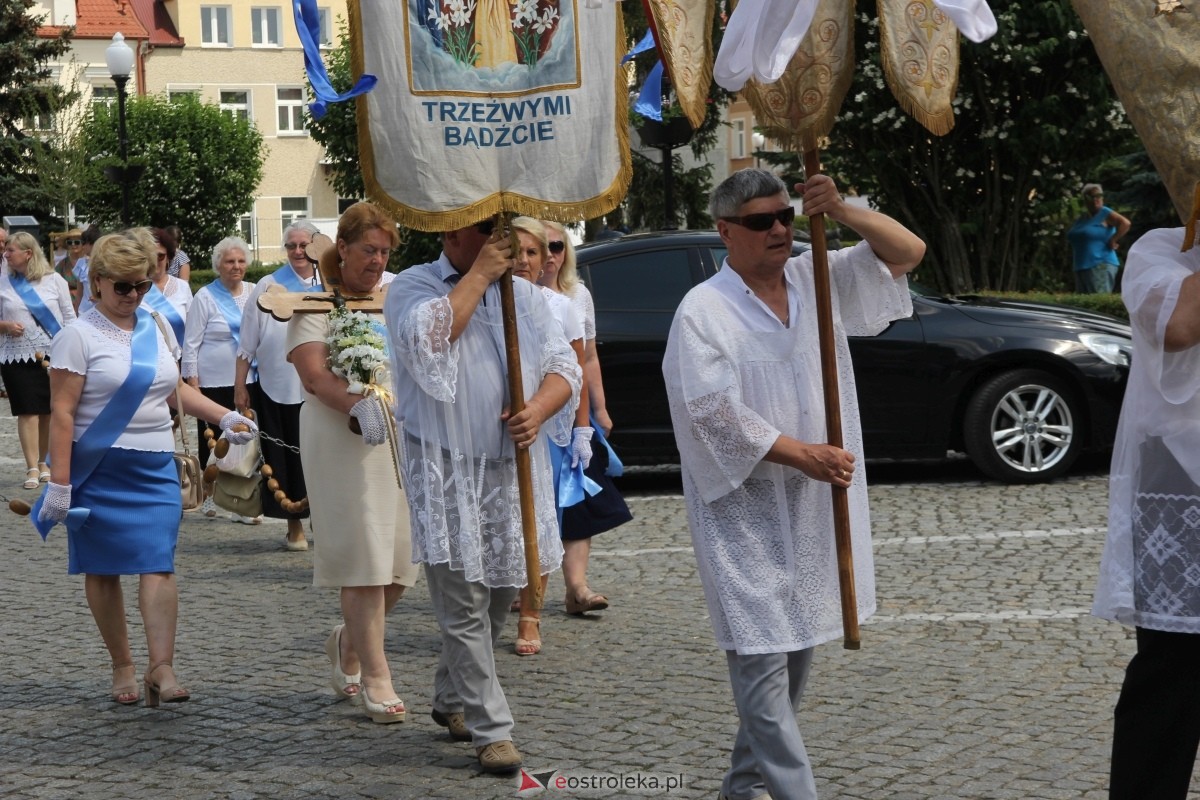 Boże Ciało 2024: Procesja w kościele pw. Nawiedzenia NMP w Ostrołęce [30.05.2024] - zdjęcie #116 - eOstroleka.pl