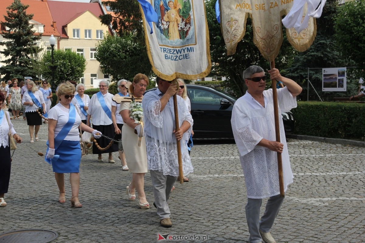Boże Ciało 2024: Procesja w kościele pw. Nawiedzenia NMP w Ostrołęce [30.05.2024] - zdjęcie #114 - eOstroleka.pl