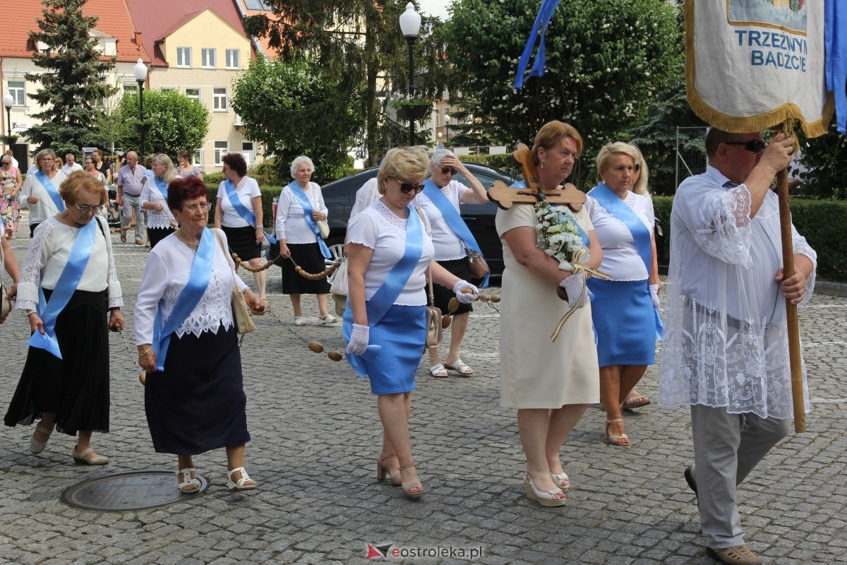 Boże Ciało 2024: Procesja w kościele pw. Nawiedzenia NMP w Ostrołęce [30.05.2024] - zdjęcie #110 - eOstroleka.pl