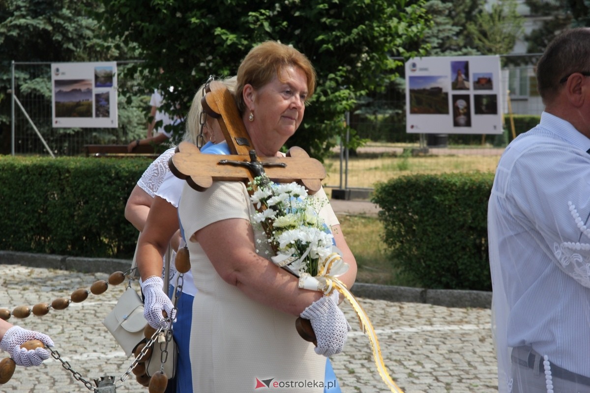 Boże Ciało 2024: Procesja w kościele pw. Nawiedzenia NMP w Ostrołęce [30.05.2024] - zdjęcie #108 - eOstroleka.pl