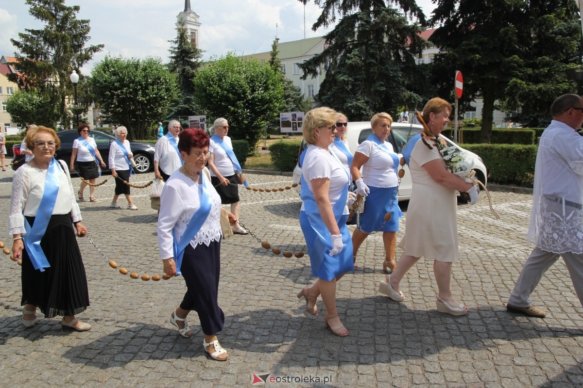 Boże Ciało 2024: Procesja w kościele pw. Nawiedzenia NMP w Ostrołęce [30.05.2024] - zdjęcie #104 - eOstroleka.pl