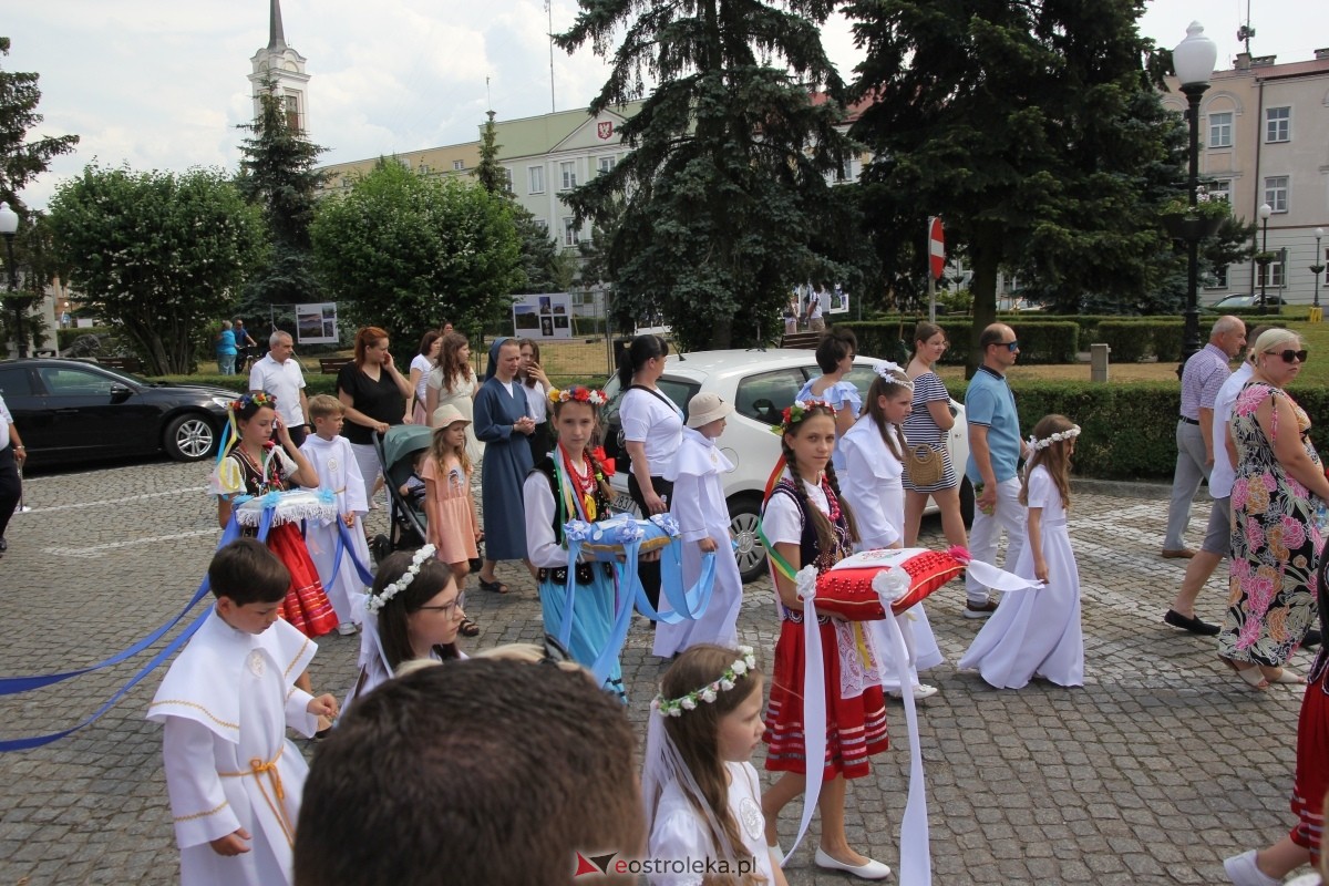 Boże Ciało 2024: Procesja w kościele pw. Nawiedzenia NMP w Ostrołęce [30.05.2024] - zdjęcie #79 - eOstroleka.pl