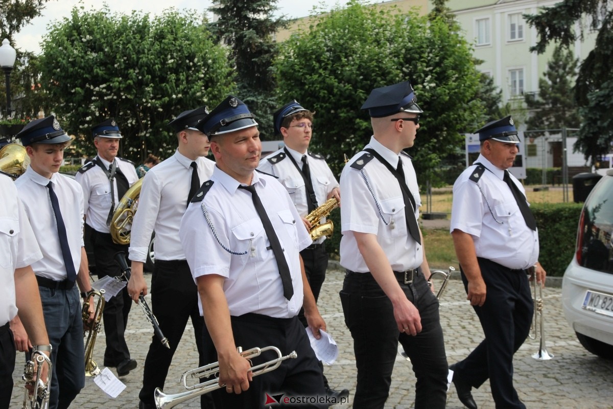 Boże Ciało 2024: Procesja w kościele pw. Nawiedzenia NMP w Ostrołęce [30.05.2024] - zdjęcie #77 - eOstroleka.pl