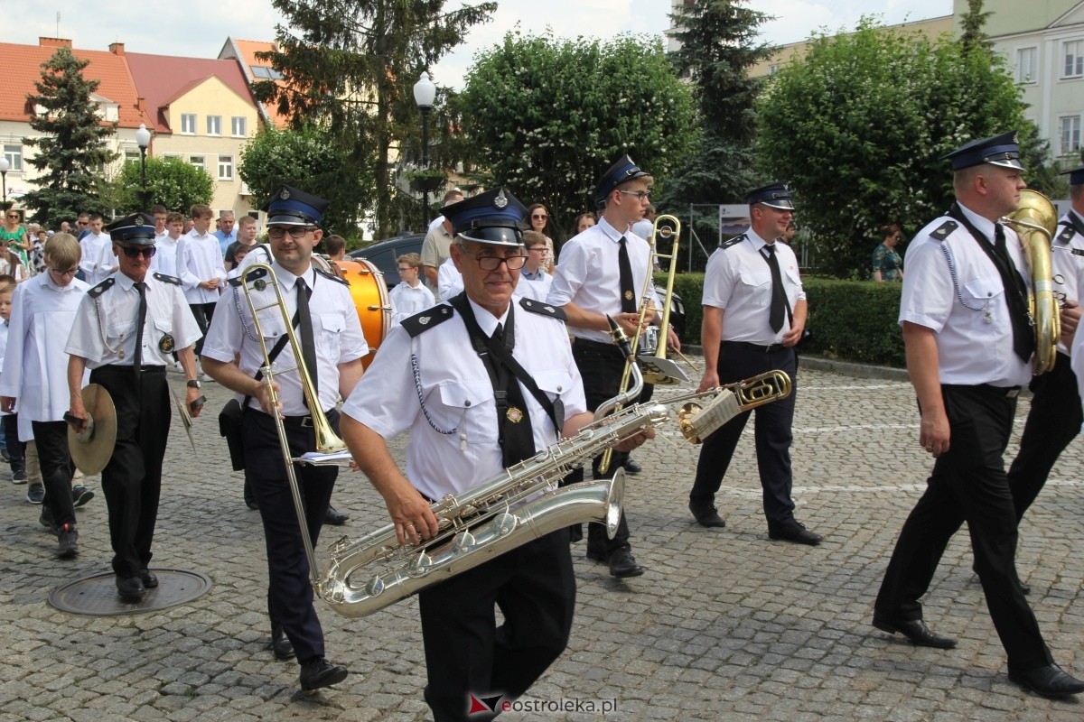 Boże Ciało 2024: Procesja w kościele pw. Nawiedzenia NMP w Ostrołęce [30.05.2024] - zdjęcie #74 - eOstroleka.pl