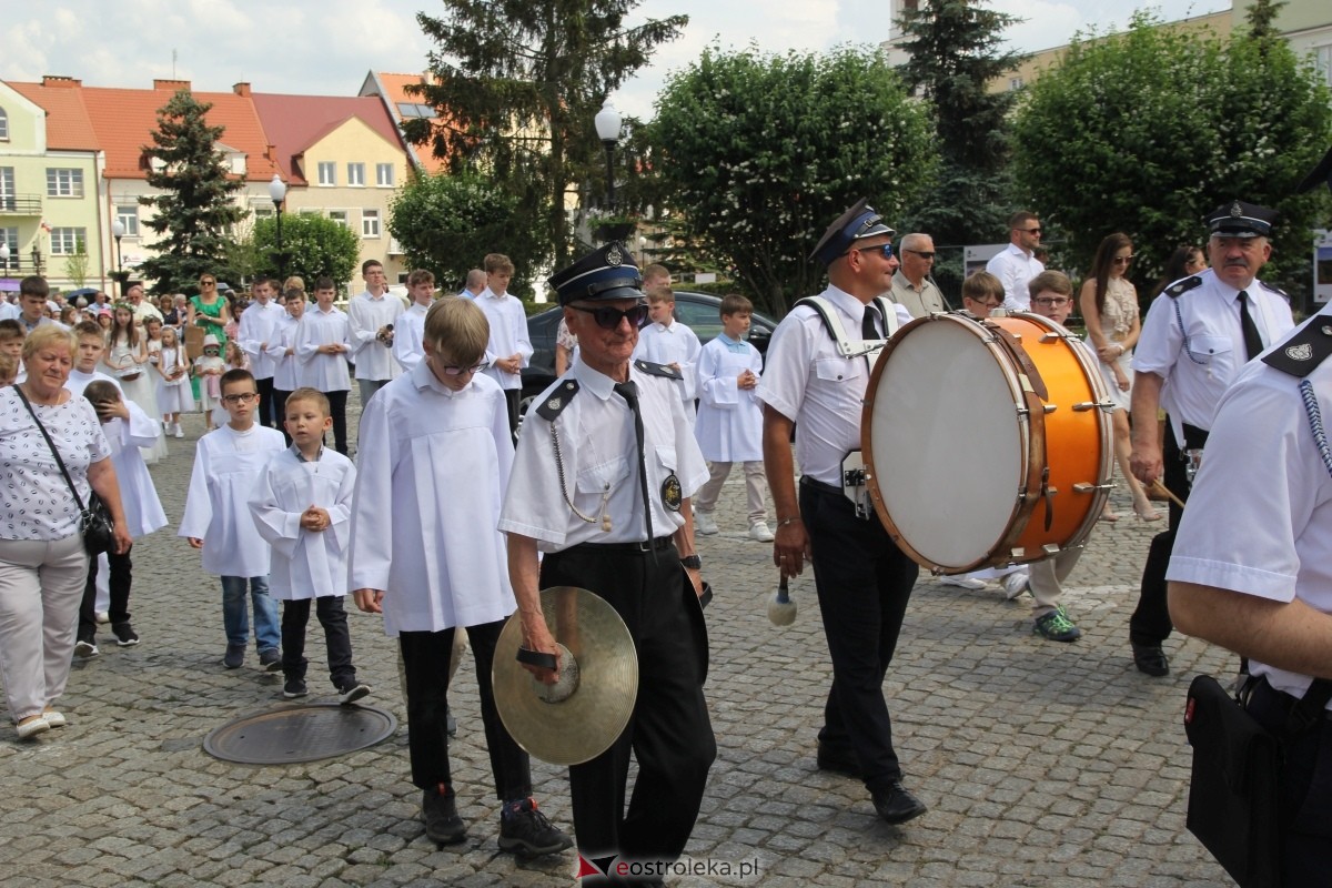 Boże Ciało 2024: Procesja w kościele pw. Nawiedzenia NMP w Ostrołęce [30.05.2024] - zdjęcie #71 - eOstroleka.pl