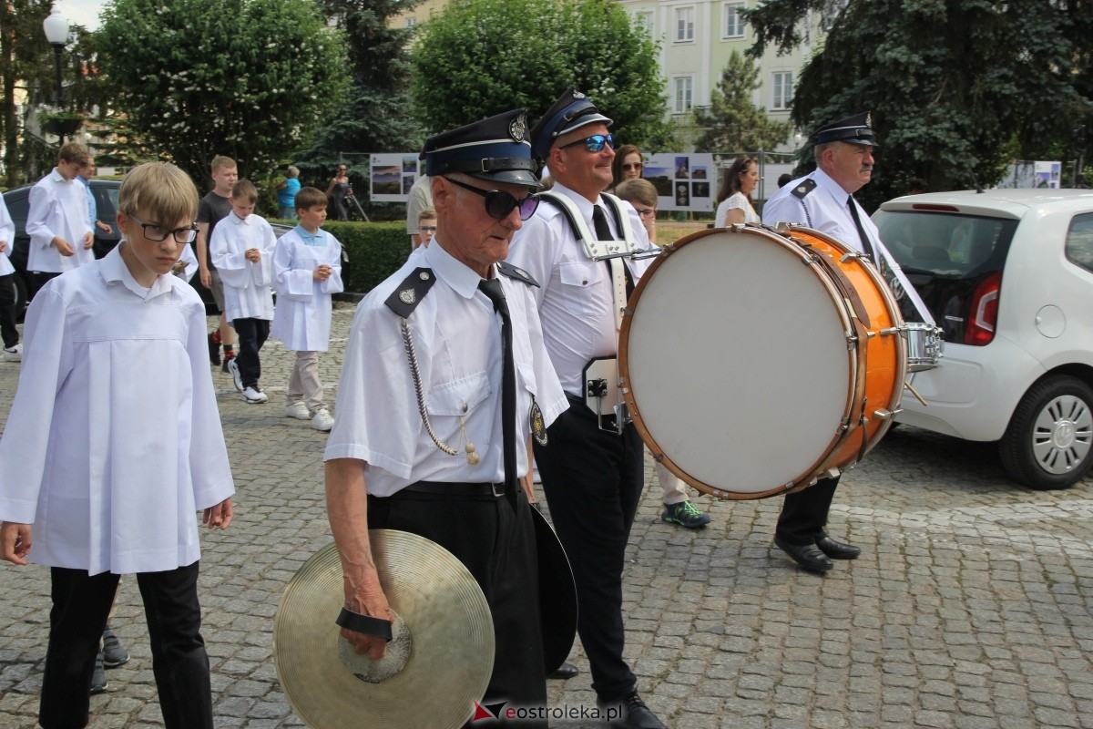 Boże Ciało 2024: Procesja w kościele pw. Nawiedzenia NMP w Ostrołęce [30.05.2024] - zdjęcie #70 - eOstroleka.pl