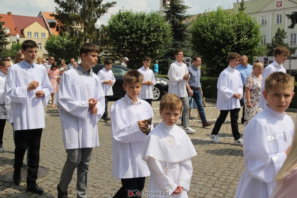 Boże Ciało 2024: Procesja w kościele pw. Nawiedzenia NMP w Ostrołęce [30.05.2024] - zdjęcie #68 - eOstroleka.pl