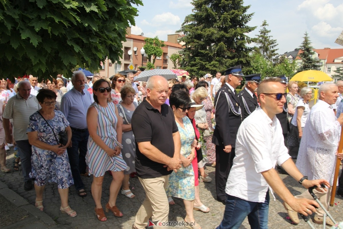 Boże Ciało 2024: Procesja w kościele pw. Nawiedzenia NMP w Ostrołęce [30.05.2024] - zdjęcie #32 - eOstroleka.pl