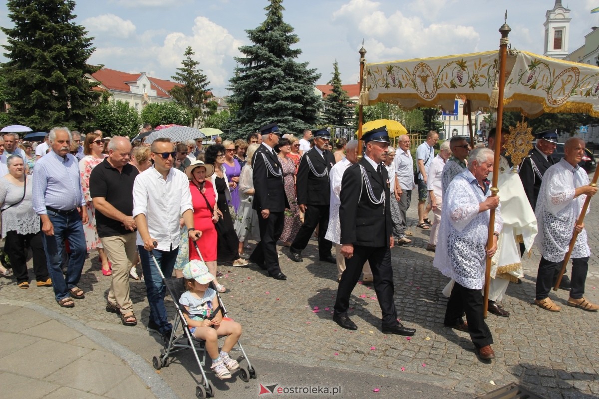 Boże Ciało 2024: Procesja w kościele pw. Nawiedzenia NMP w Ostrołęce [30.05.2024] - zdjęcie #27 - eOstroleka.pl