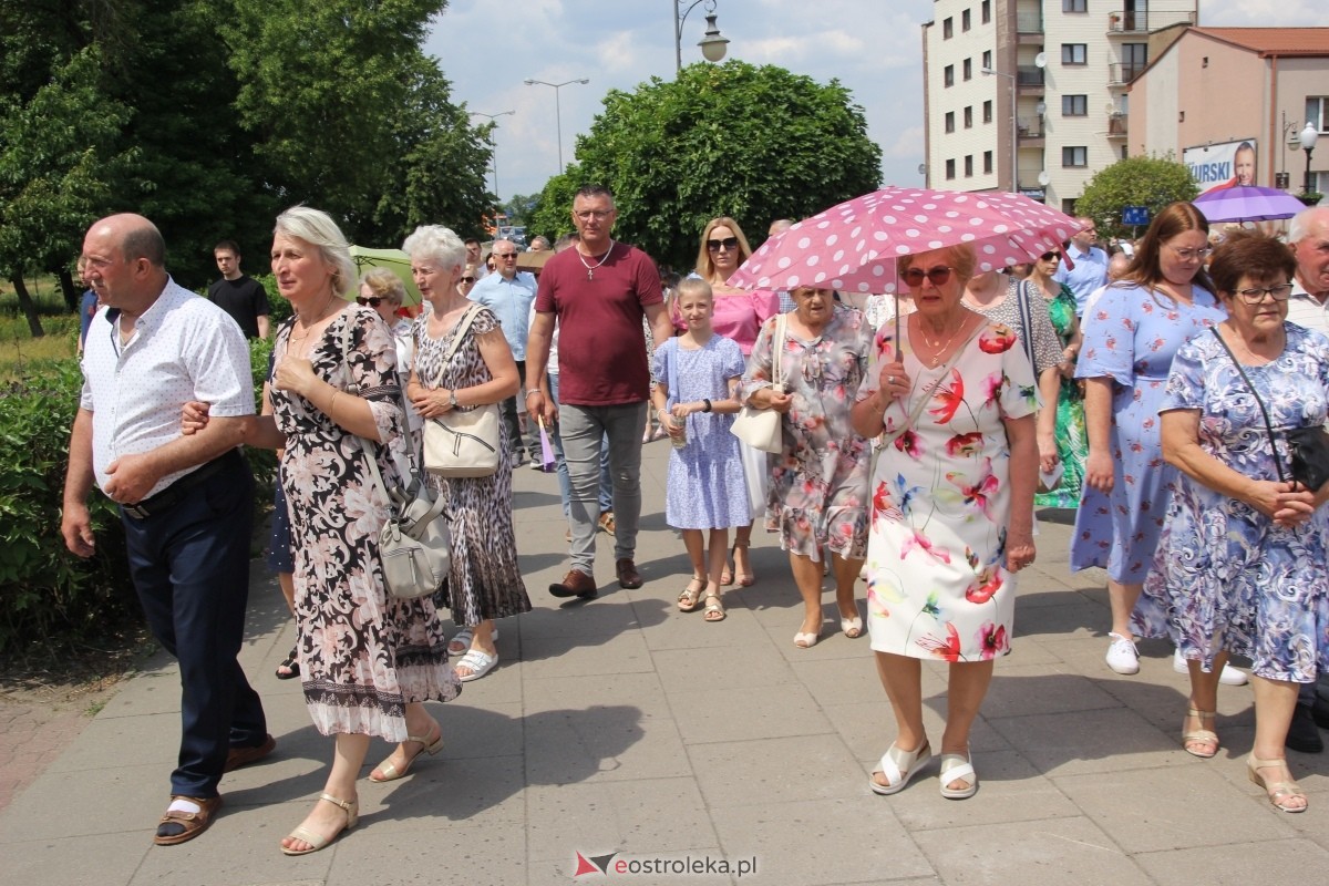 Boże Ciało 2024: Procesja w kościele pw. Nawiedzenia NMP w Ostrołęce [30.05.2024] - zdjęcie #24 - eOstroleka.pl