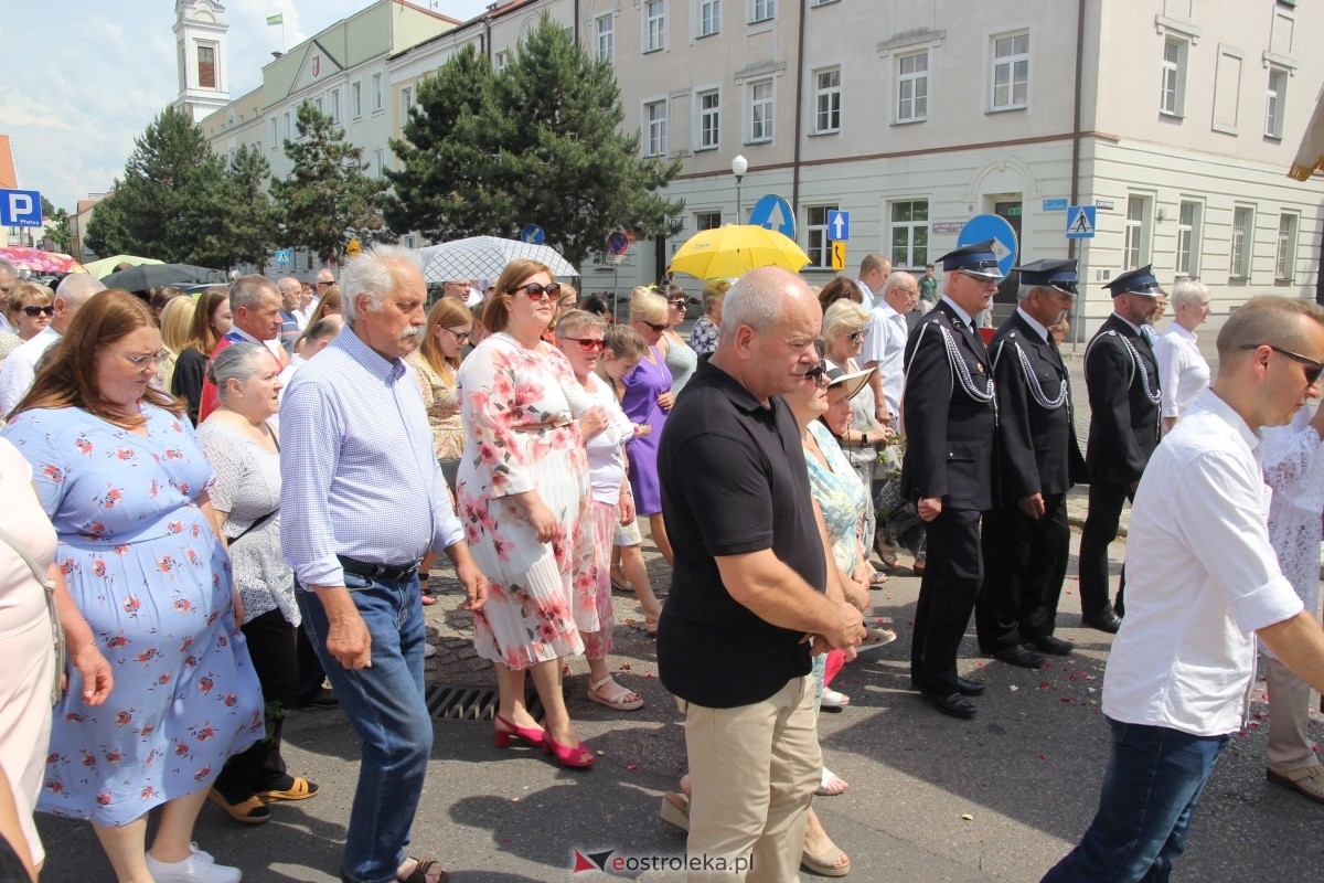 Boże Ciało 2024: Procesja w kościele pw. Nawiedzenia NMP w Ostrołęce [30.05.2024] - zdjęcie #21 - eOstroleka.pl